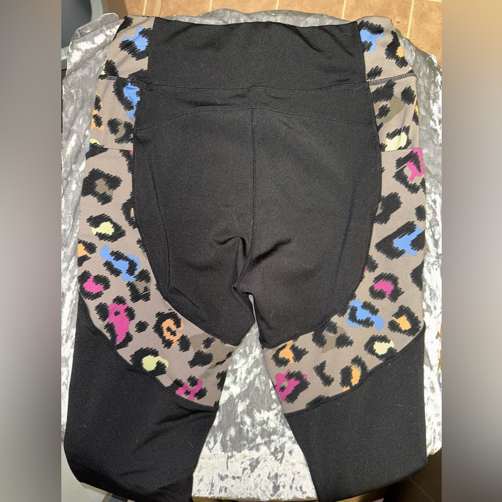 POP Fit Leggings Black with Multicolor Animal Print